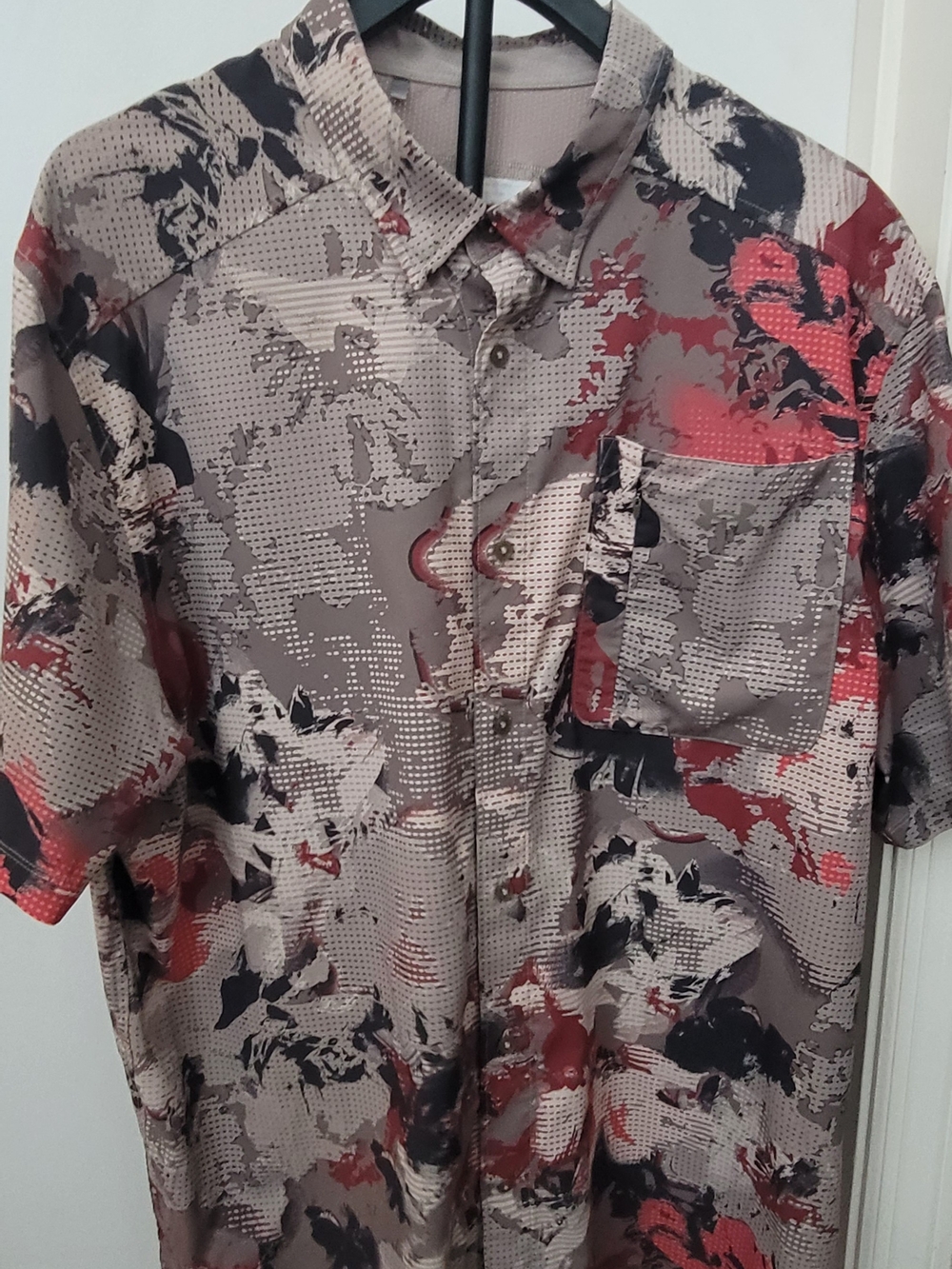 Under Armour Men’s Short-Sleeve Button-Down Shirt in Taupe, Red & Black
